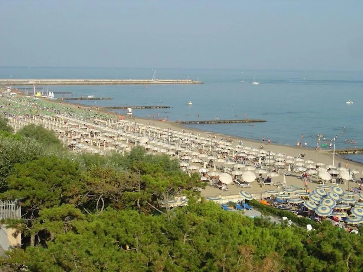 Modern Seaside Flat By The Pool - Beahost Villa Caorle 0*,  Italy