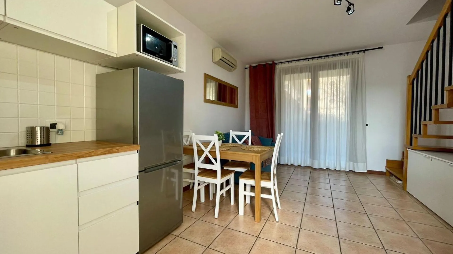 Modern Seaside Flat By The Pool - Beahost Villa Caorle 0*,